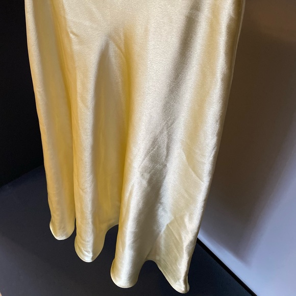 Zara silky yellow midi skirt - Picture 2 of 3